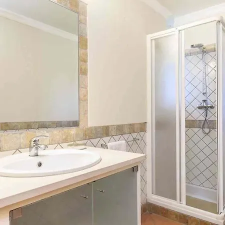 Apartamento Vale Do Garrao Sleeps 4 With Pool Air Con And Wifi Vale do Lobo