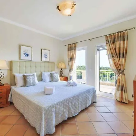 Appartamento Vale Do Garrao Sleeps 4 With Pool Air Con And Wifi *